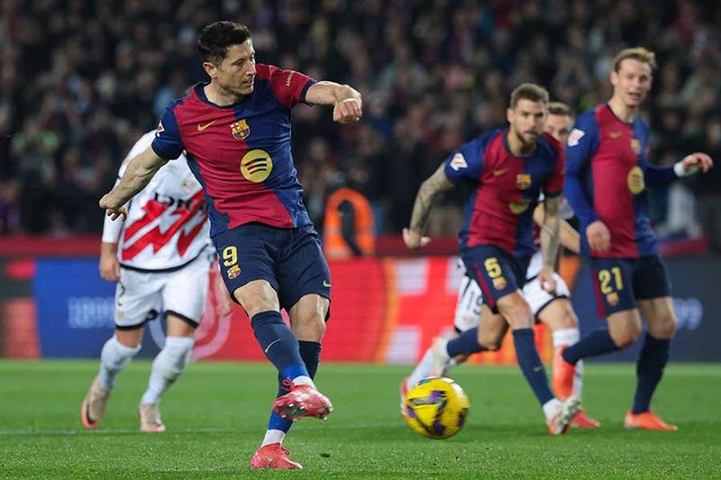 Lewandowski’s Penalty Delivers Slim Win for Barcelona Over Rayo Vallecano